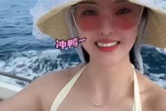 張常寧曬視頻尋海豚：今天的好運來自海豚！