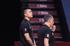 楊鳴與潘江將換身份解說(shuō)遼籃VS山西總決賽G1