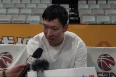 周琦：眼鏡戴了三場(chǎng)仍適應(yīng) 試過其他仍選原款