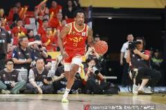 小巴里-布朗半場(chǎng)高效輸出19分2板2助1斷帶領(lǐng)球隊(duì)苦苦支撐