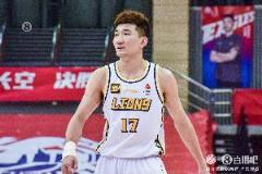 孫銘徽硬撼對手，19投8中砍下21分6助2斷