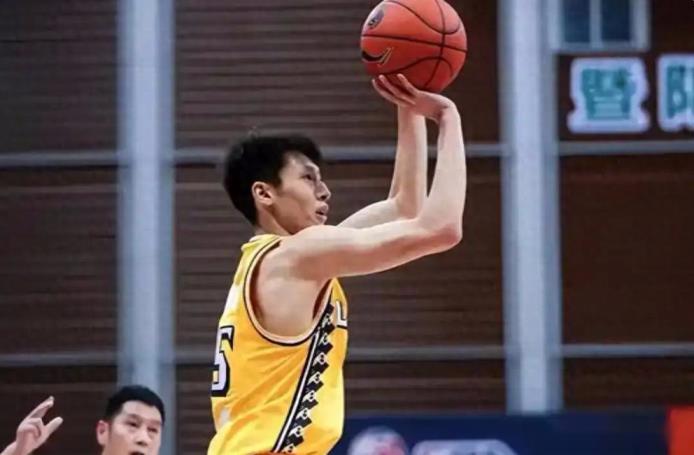 謝天謝地趙巖昊狀態(tài)回升！三分神準(zhǔn)轟17分，突破蓋帽亮眼終爆發(fā)！