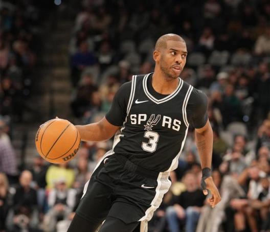 Shams：保羅昨日已與雄鹿官員會(huì)面，將從三隊(duì)中選擇新東家